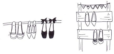 ポールや板に靴のヒールを掛けて収納