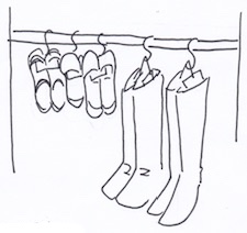 クローゼットのように靴を吊り下げ収納