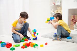 家の中で子供たちとどう過ごす?おすすめの遊びは?